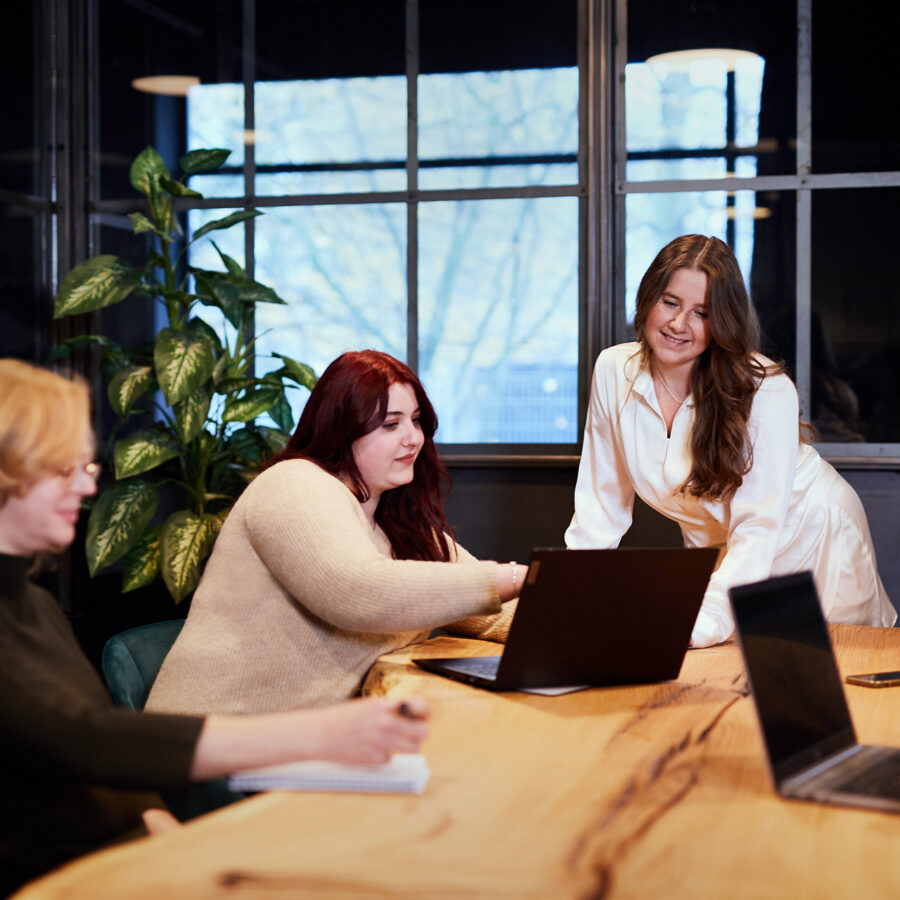 Unsere Experience Marketing Expertinnen beim Strategiegespräch.