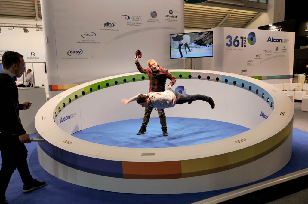 Besucher eines B2B Events in unserem Magic 360® Photo Booth.