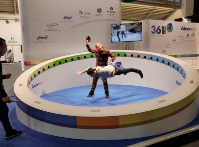 Besucher eines B2B Events in unserem Magic 360® Photo Booth.