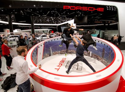 Besucher eines Events in einem 360 Photo Booth